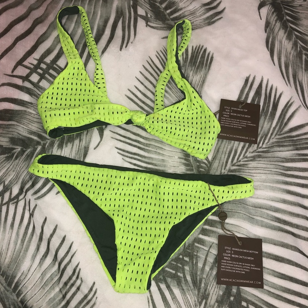 ACACIA set in Neon Cactus